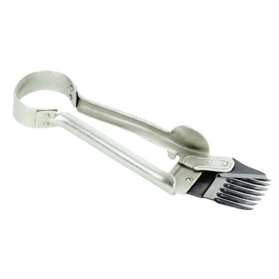 Wide serrated sheep shears